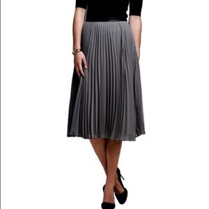 Banana Republic Gray pleaded Wool blend Side Zip Pleaded Skirt Size 0